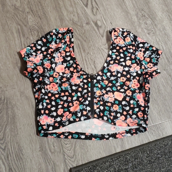 Floral crop top - Picture 2 of 2